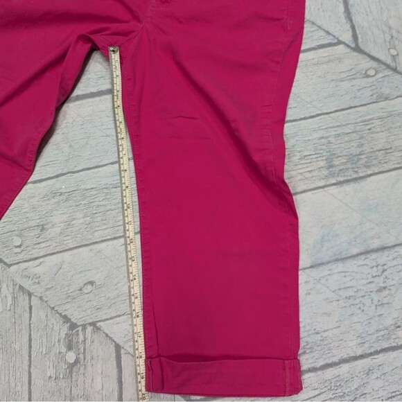 Bandolino Women's Size 12 Bright Pink Denim Capris Jeans - Picture 5 of 7